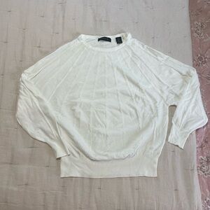 Tahari women’s sweater NWOT